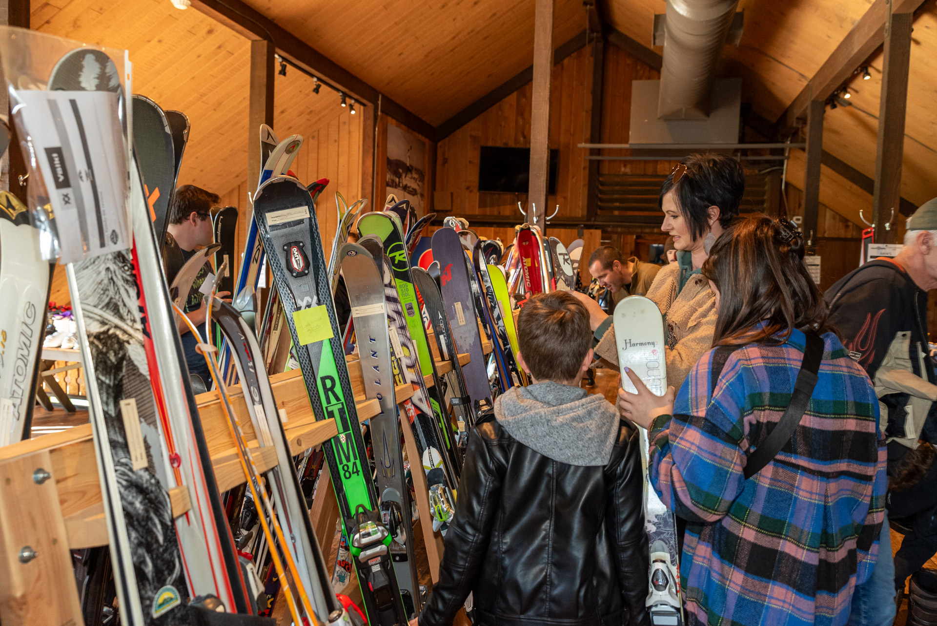 Browse great selections on discount ski and snowboard gear at Snow Trails Ski Patrol Swap Weekend