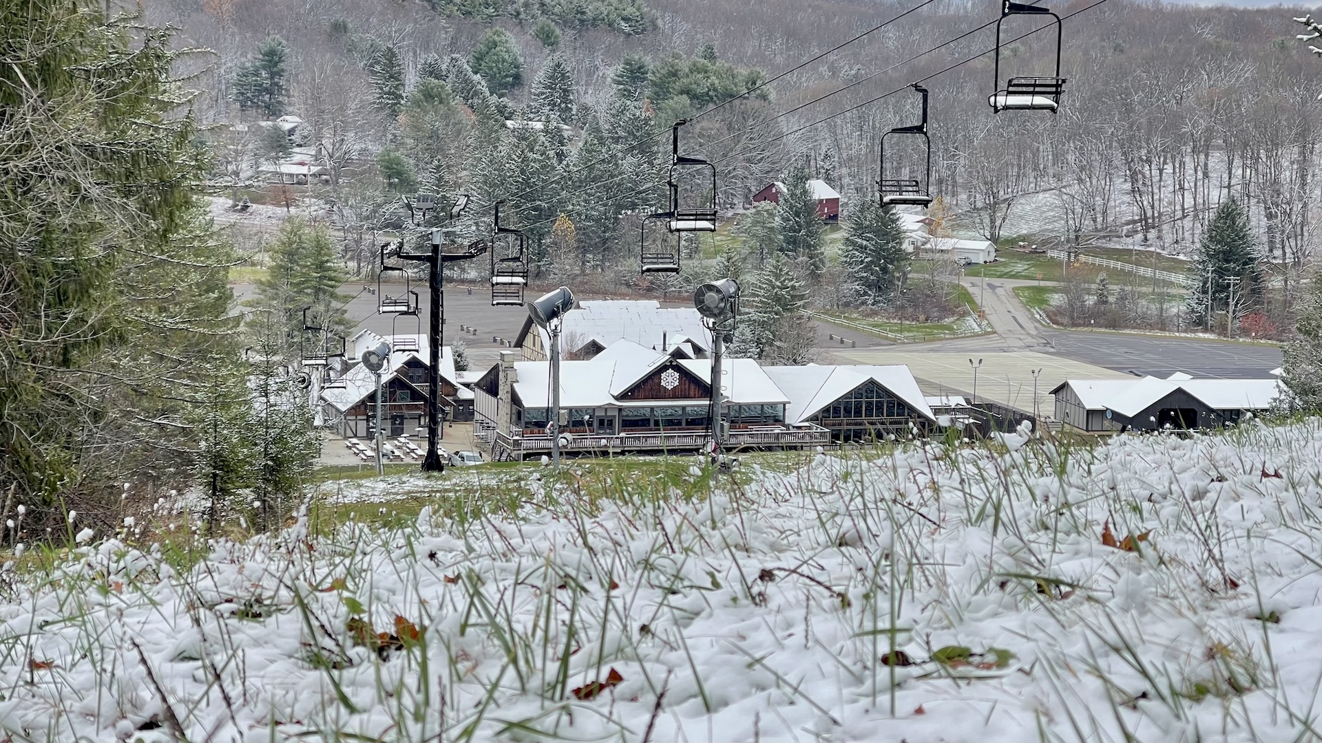 24-11-21_First-Snowfall_Snow-Trails_Ohio